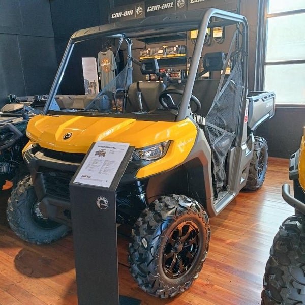2023 Can-Am Defender HD7 DPS