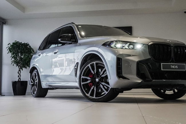 2025 BMW X5 M60i