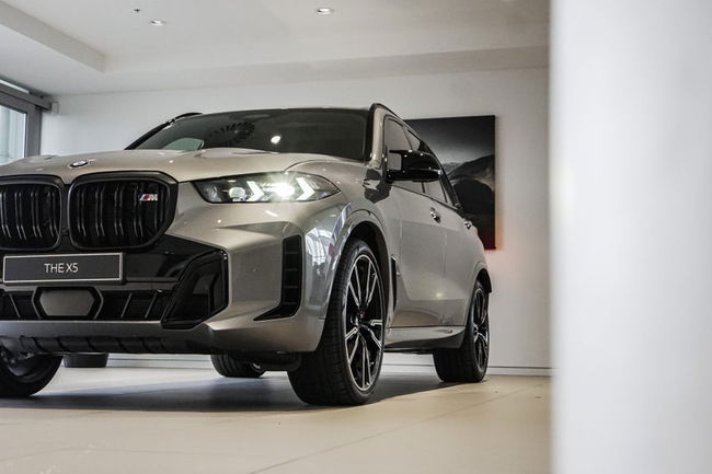 2025 BMW X5 M60i