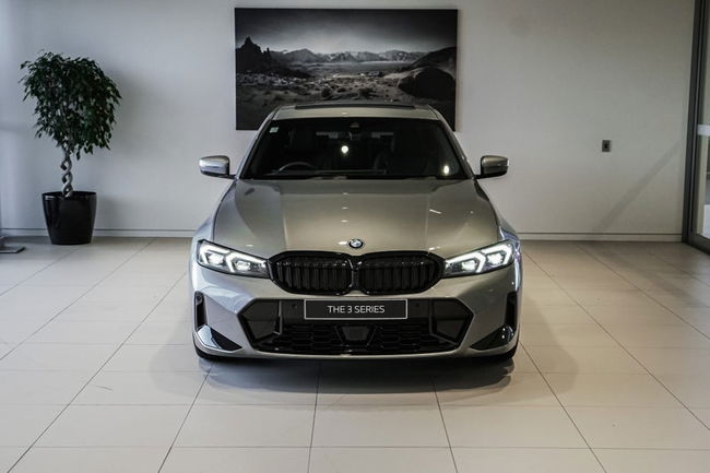 2025 BMW 320i Sedan