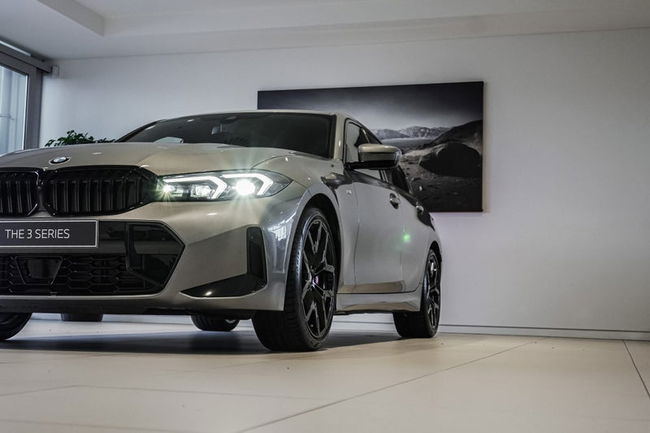 2025 BMW 320i Sedan