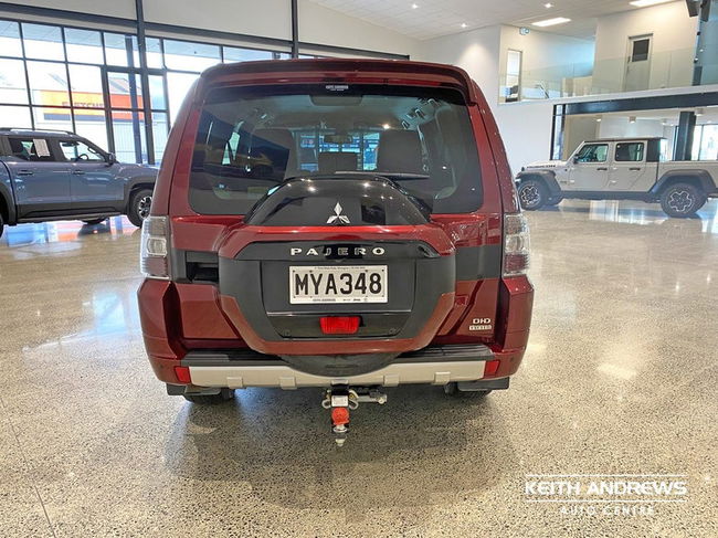 2020 Mitsubishi Pajero Exceed