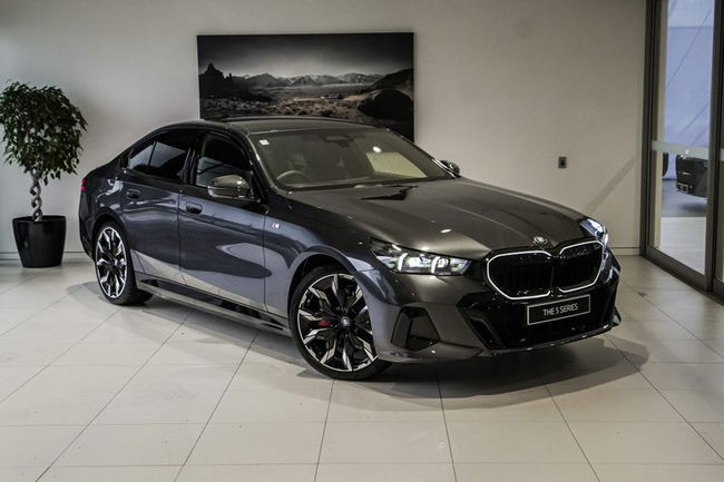 2025 BMW 550e xDrive Sedan
