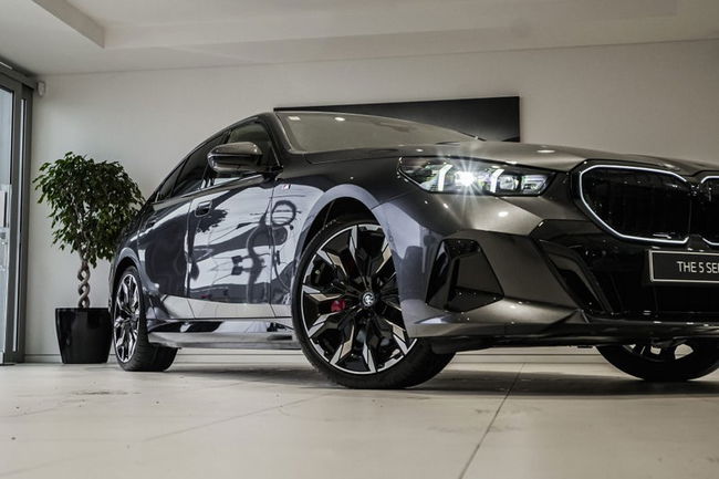 2025 BMW 550e xDrive Sedan