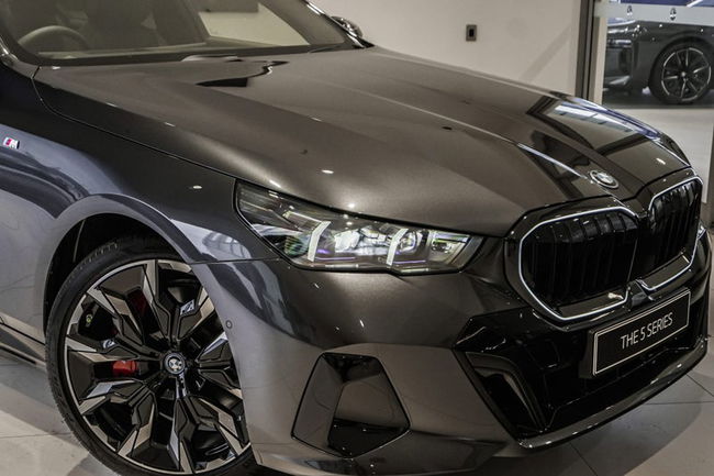 2025 BMW 550e xDrive Sedan