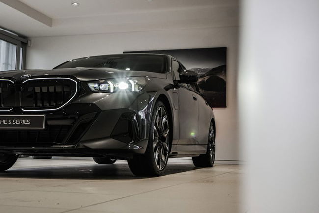 2025 BMW 550e xDrive Sedan