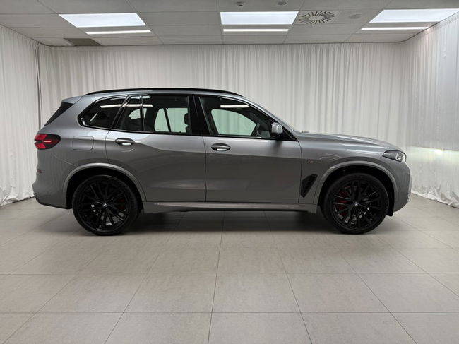 2025 BMW X5 X5 xDrive30d with Innovations and M Sport Pro