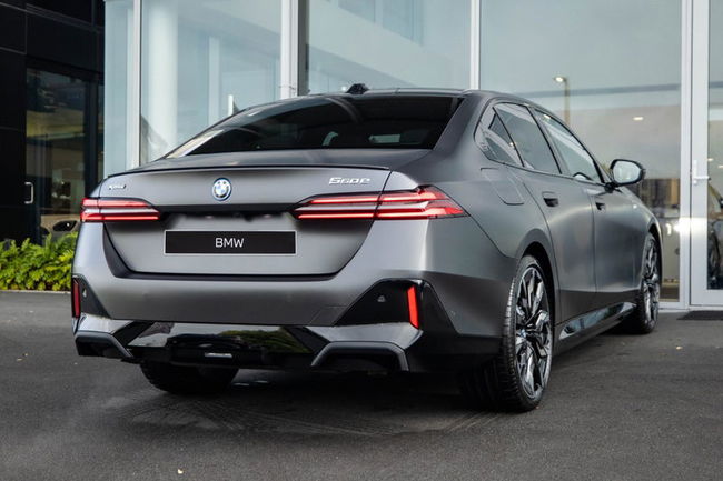 2025 BMW 5 Series 550E