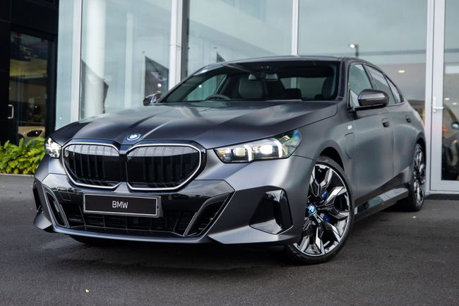 2025 BMW 5 Series 550E